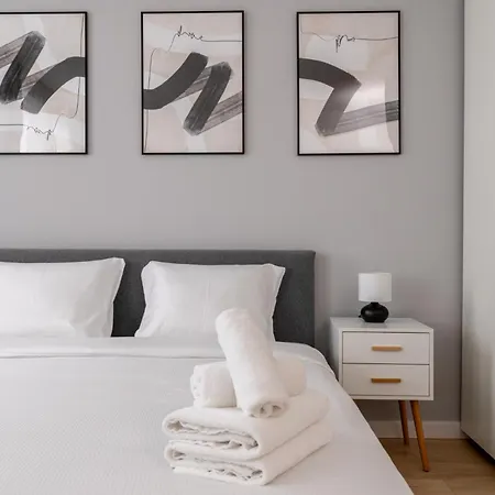 Tauron Modern By Bookinghost *