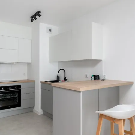 Tauron Modern By Bookinghost