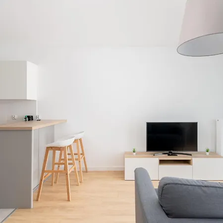 Tauron Modern By Bookinghost