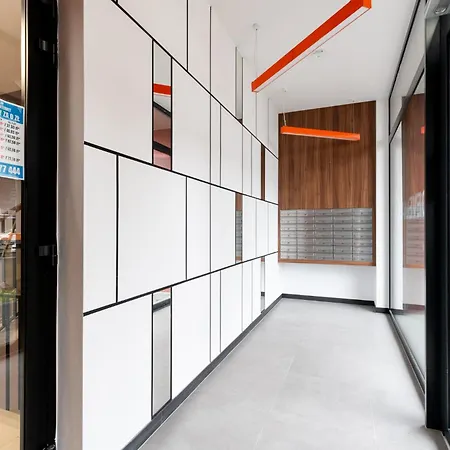 Tauron Modern By Bookinghost